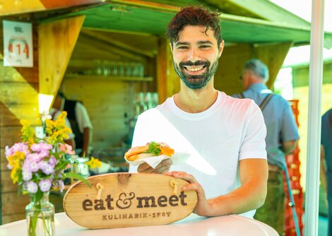 eat&meet Kulinarik-Spot am Mozartplatz bei Dominik Krieg | © wildbild