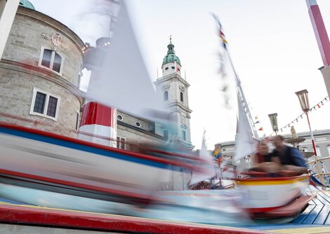 Nostalgische Fahrgeschäfte wie der Sturmsegler freuen Jung und Alt | © wildbild