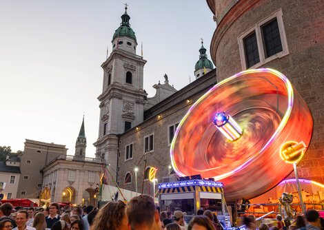 Moderne Fahrgeschäfte am Kapitelplatz: Waschtrommel | © wildbild