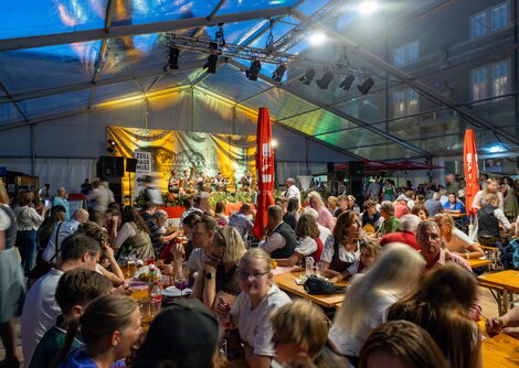 Volkskulturprogramm auf der Rupertibühne mit der Zollhausmusi  | © wildbild