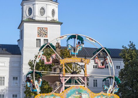 Nostalgische Fahrgeschäfte zwischen Dom, Residenz und Glockenspiel  | © wildbild