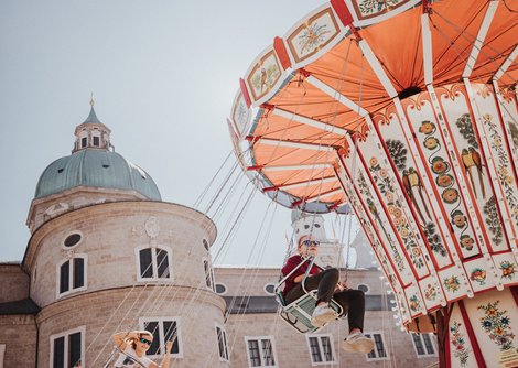 Das nostalgische Kettenkarussell gehört zum Rupertikirtag | © Niko Zuparic