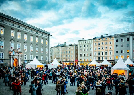 Tanzkurs am Residenzplatz | © Wildbild