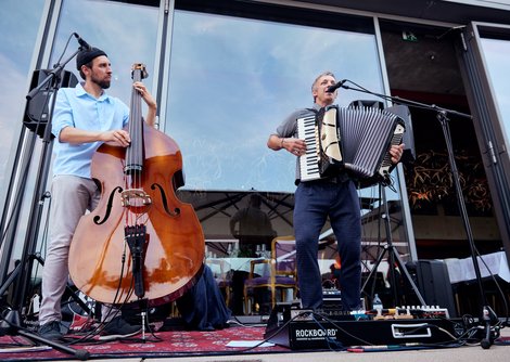 Das Florian Zack Duo bringt eigene Songs und Covers beim VIELKLANG 2024 zum Besten | © Andreas Hechenberger