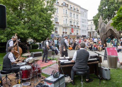 Das 11. Flanierfestival VIELKLANG fand am 21. und 22. Juni 2024 in der  Salzburger Altstadt  statt - OldSchoolBasterds | © Andreas Kolarik