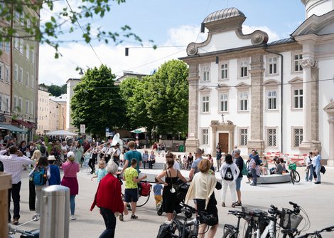 Am Kajetanerplatz waren zahlreiche Besucher:innen  | © Birgit Probst
