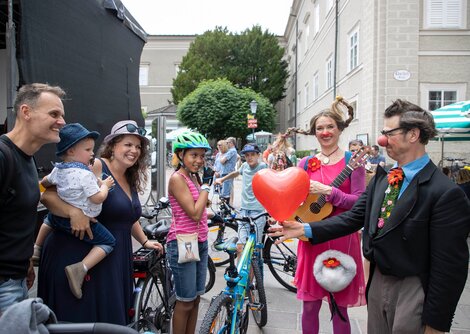 Clowns beglückten Jung und Alt | © Andreas Kolarik