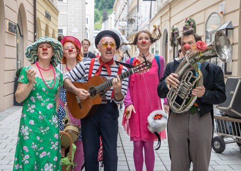 Clowns waren vielerorts in der Altstadt | © Andreas Kolarik