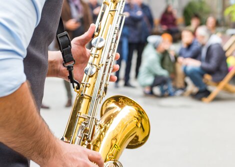 Flanierfestival VIELKLANG belebt die Altstadt | © TVB Salzburger Altstadt/wildbild