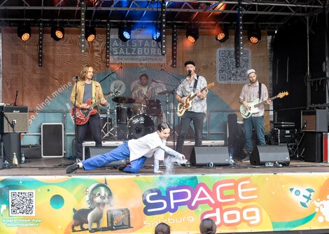 Die Toihausfeat. Magic Delphins eröffneten das Bühnenprogramm  | © Andreas Kolarik