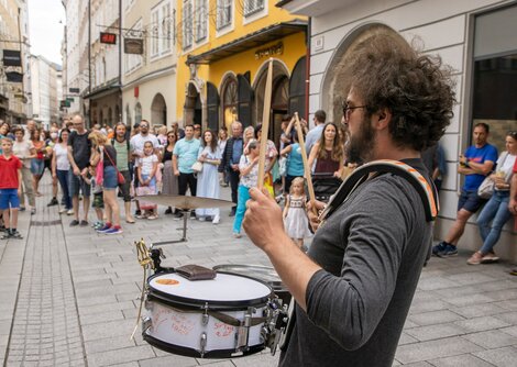 Musik-Darbietungen überall in der Altstadt erfreuen das Publikum Bild: Die Ranzler | © Andreas Kolarik