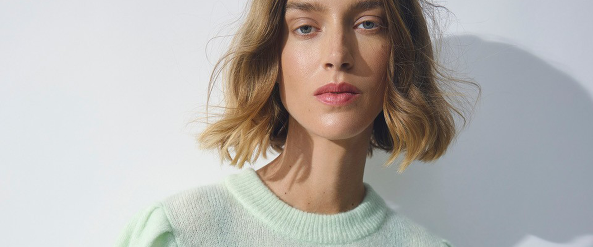 Fotos eines Models mit einem hellgrünen Sommerpulli | © msch Copenhagen