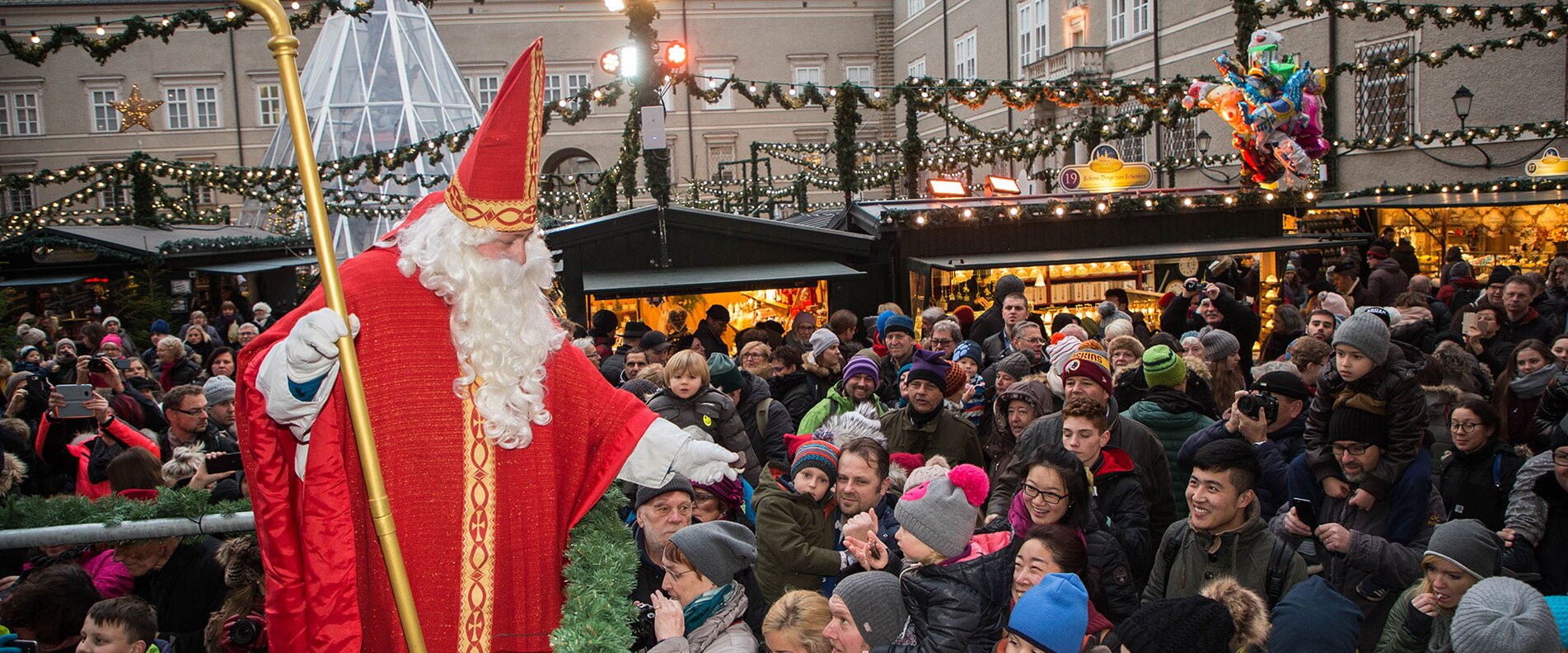 Niklaus am Salzburger Christkindlmarkt | © christkindlmark.co.at, Salzburg - Neumayr