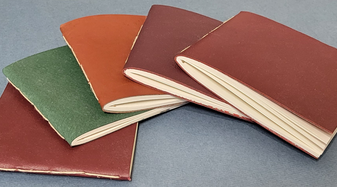 Fotos von selbstgestalteten Notizbüchern | © Berit Baumann