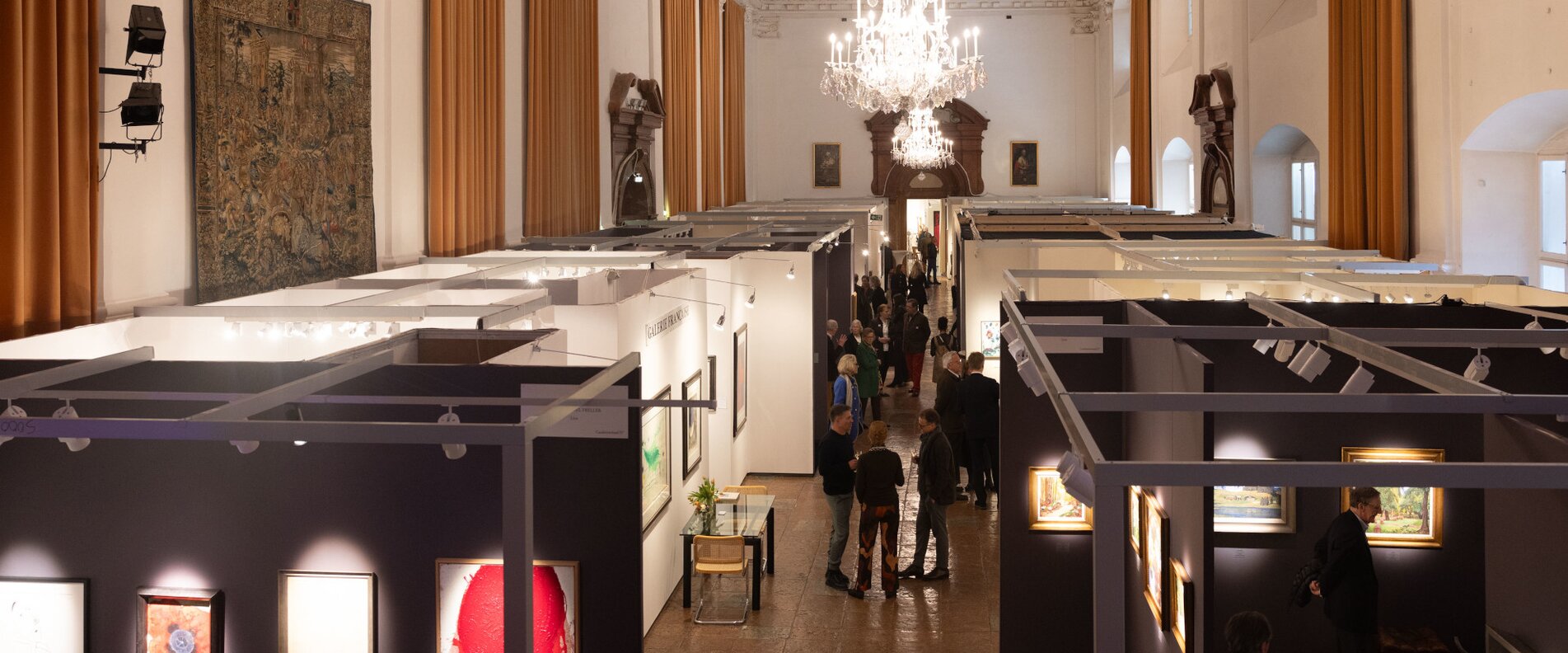 Foto von der Ausstellungshalle der ART&ANTIQUE | © Wildbild