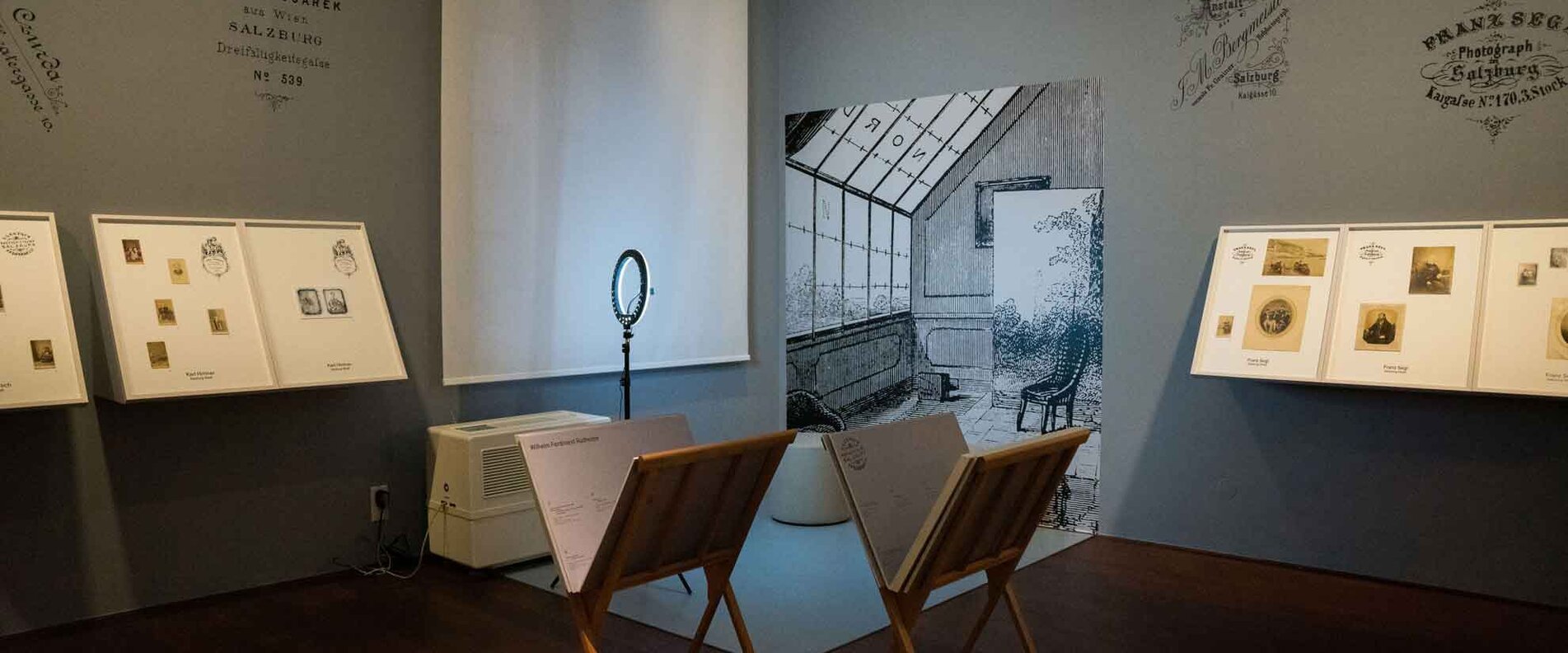 Museum mit verschiedenen ausgestellten Bildern | © Salzburg Museum Maurice Rigaud