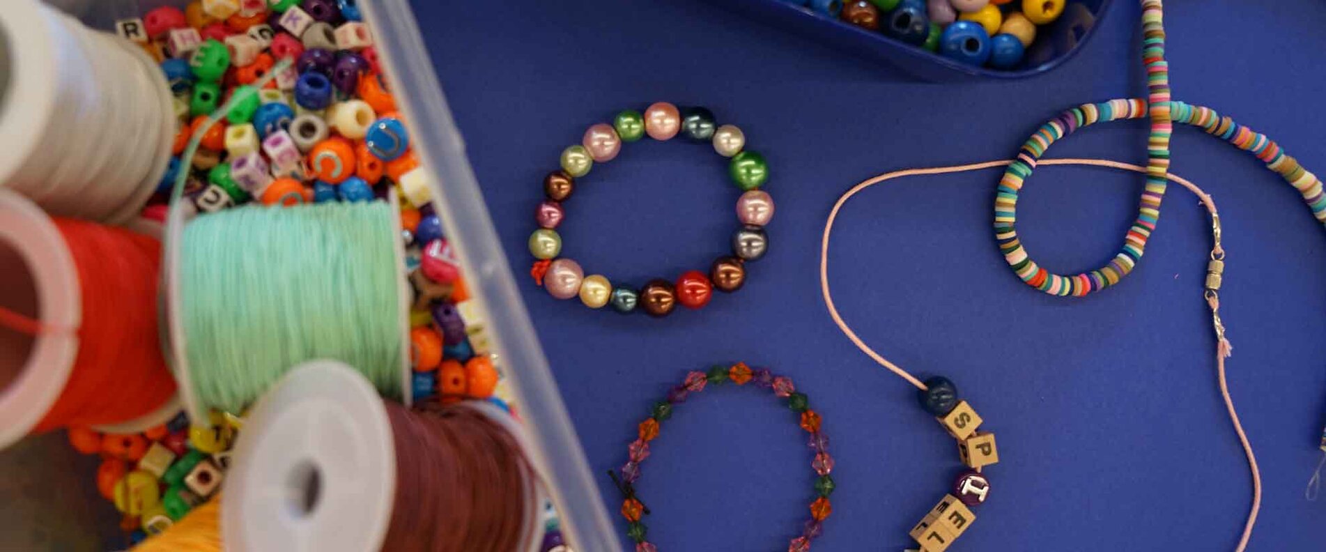 Verschiedene bunte Perlen | © Salzburg Museum Eram Khan