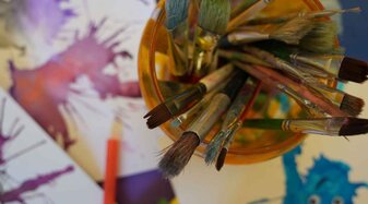 Pinsel mit Farbe | © Eram Khan