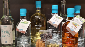 Foto von Ginflaschen | © vomFass