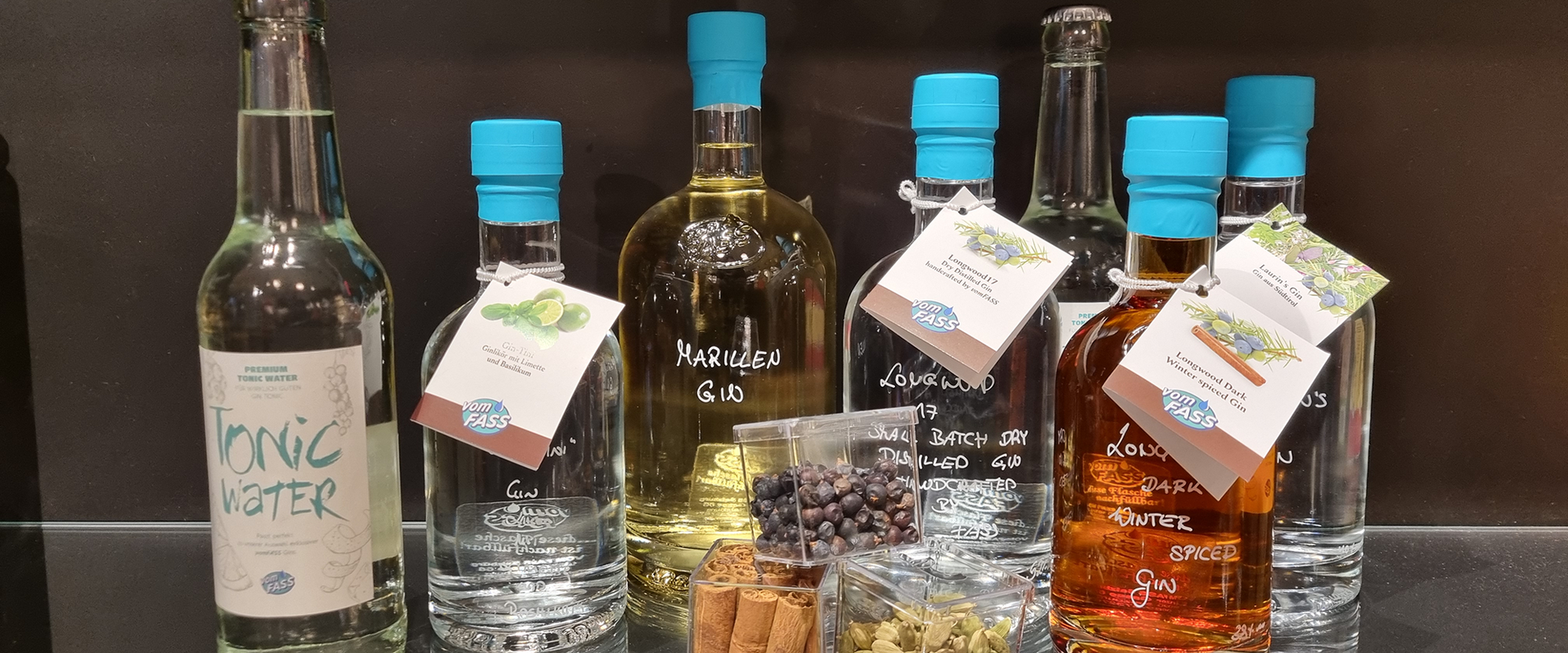 Foto von Ginflaschen | © vomFass