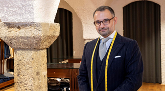 Oscar Udeshi in seinem Geschäft in der Altstadt Salzburg | © Udeshi