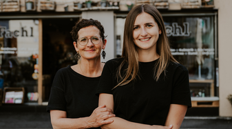 Foto von den Betreiberinnen des 's FAchls in Salzburg | © Anna Haslauer Photography