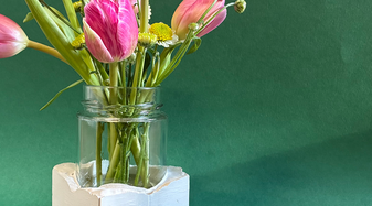 Gebastelte Blumenvase | © Salzburg Museum Katharina Ulbing