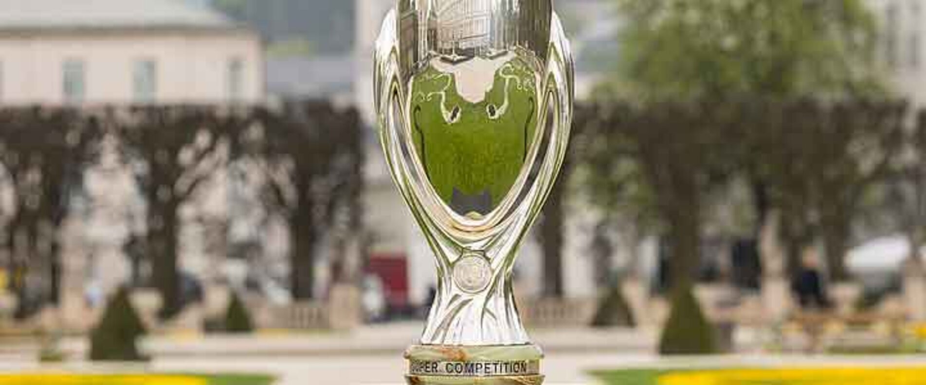 UEFA Super Cup Pokal  | © wildbild