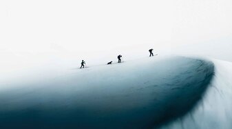 Wanderer in einer Schneelandschaft | © Christoph Johann