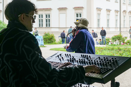 Scurheim und Sehmero treten im Mirabellgarten auf | © Valentin Czihak