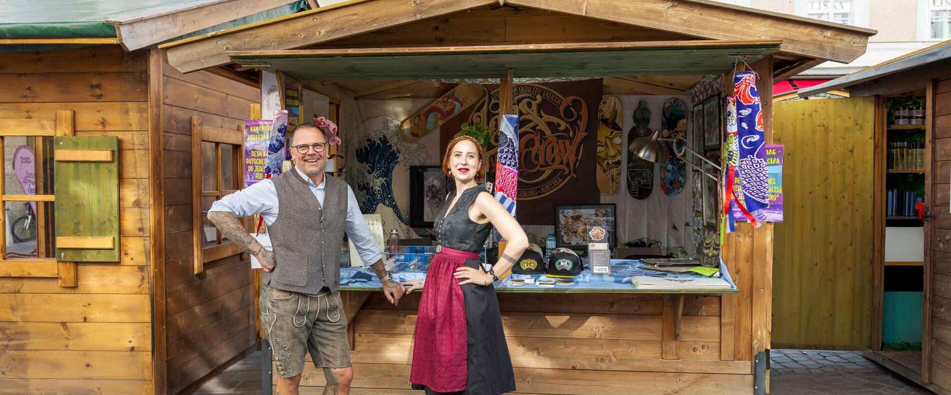 Naked Trust Tatoo Stand am Salzburger Rupertikirtag | © Christoph Haid