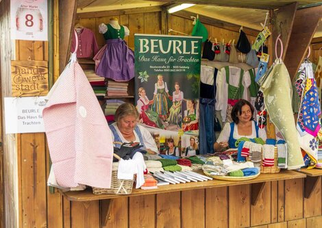 Beuerle Trachten Stand am Salzburger Rupertikirtag | © Christoph Haid