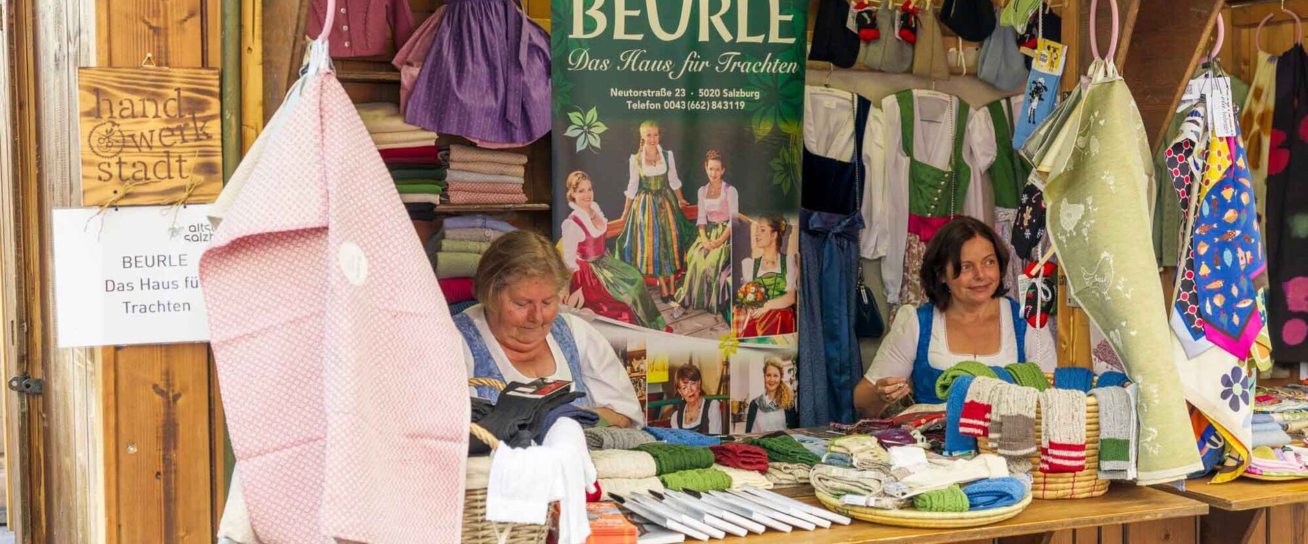 Beuerle Trachten Stand am Salzburger Rupertikirtag | © Christoph Haid