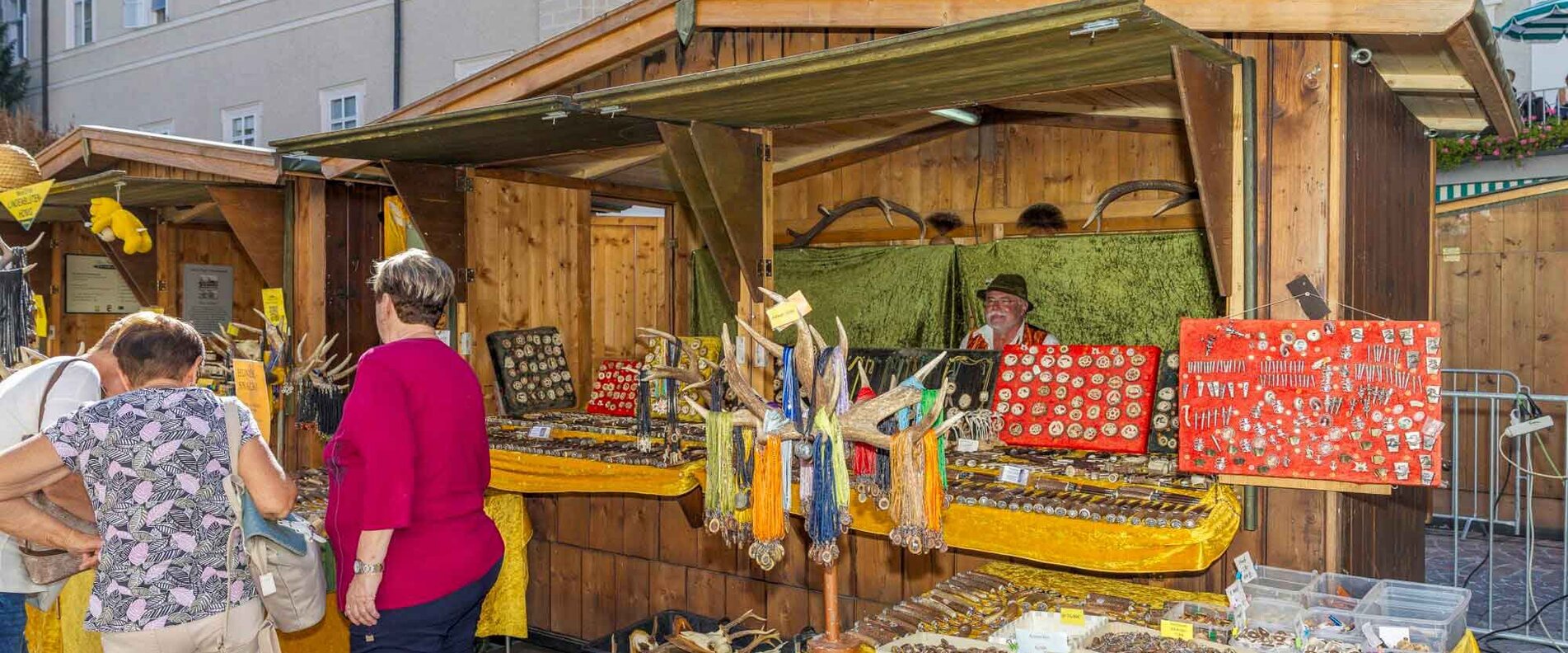 Hornschnitzerei Gfüllner Stand am Salzburger Rupertikirtag | © Christoph Haid