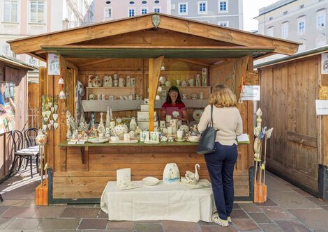 KK Kuenkeramik Stand am Salzburger Rupertikirtag | © Christoph Haid