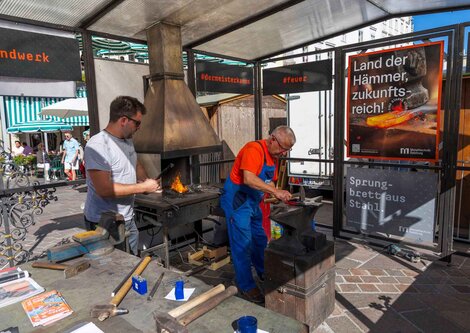 Landesinnung der Schlosser Stand am Salzburger Rupertikirtag | © Christoph Haid