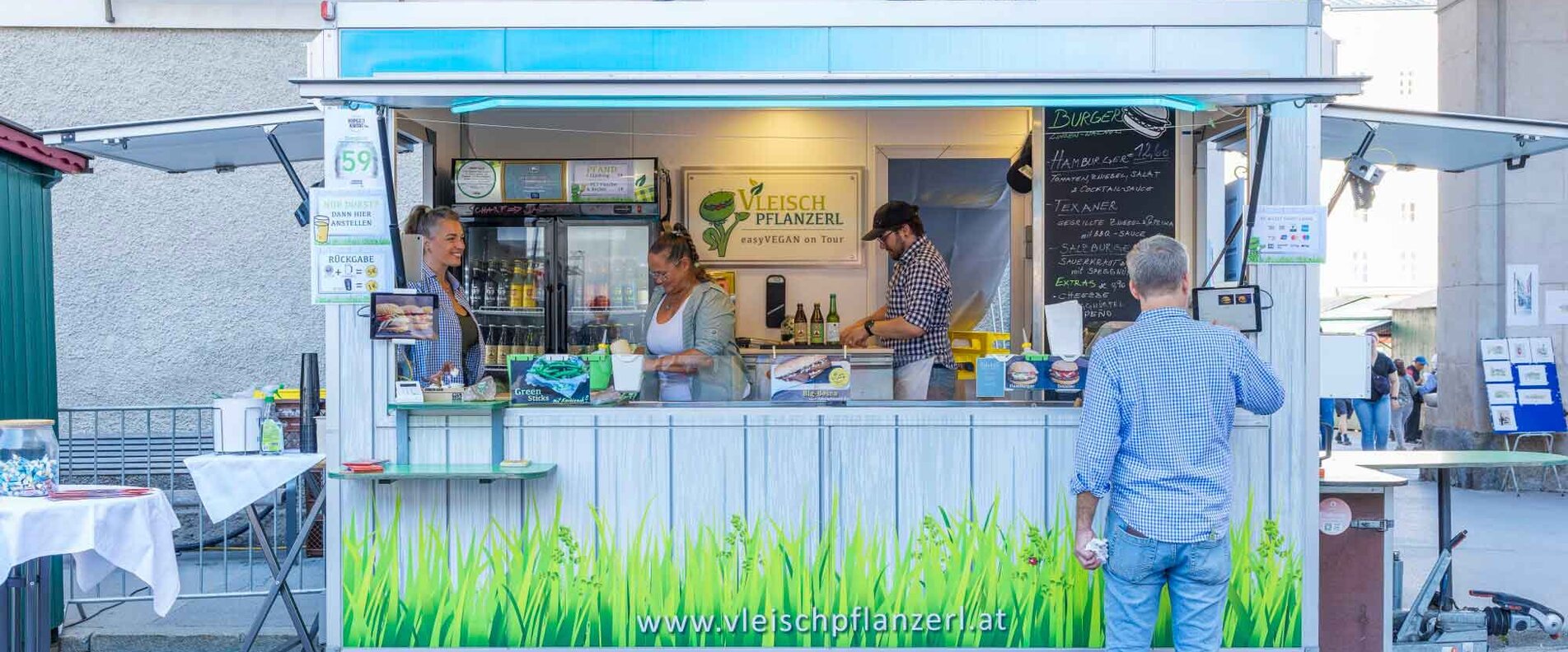 easy vegan Stand am Salzburger Rupertikirtag | © Christoph Haid
