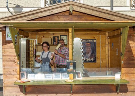 Like a chimney  - Baumstriezel Stand am Salzburger Rupertikirtag | © Christoph Haid