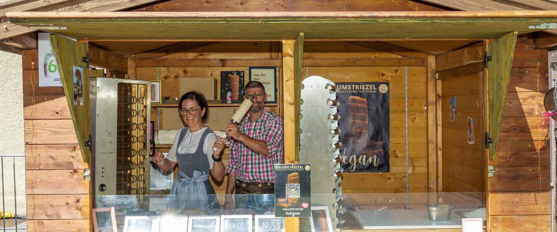 Like a chimney  - Baumstriezel Stand am Salzburger Rupertikirtag | © Christoph Haid