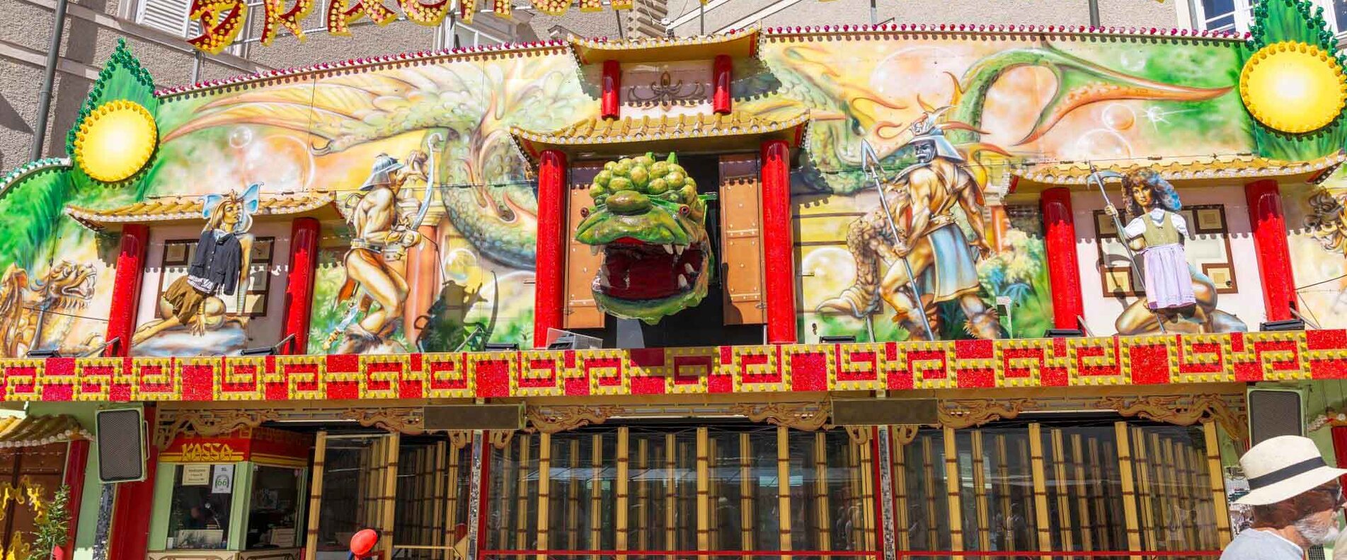 Drachenpalast am Salzburger Rupertikirtag | © Christoph Haid
