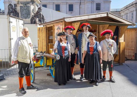 Bürgergarde Stand am Salzburger Rupertikirtag | © Christoph Haid