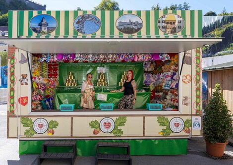 Dosenwerfen Stand am Salzburger Rupertikirtag | © Christoph Haid