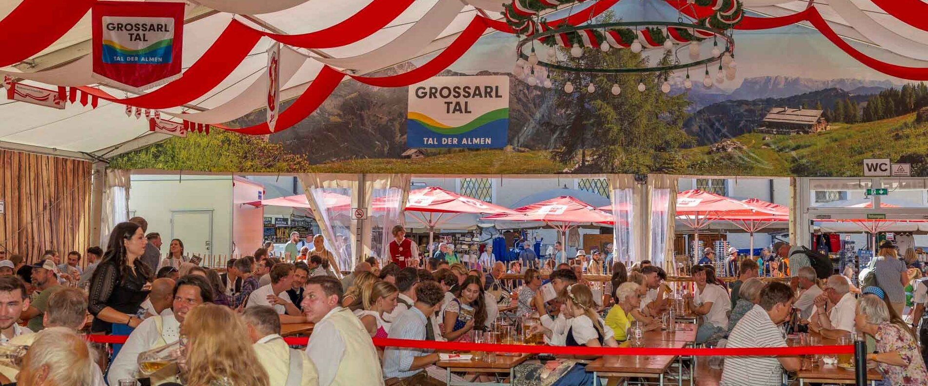 Festzelt am Salzburger Rupertikirtag | © Christoph Haid