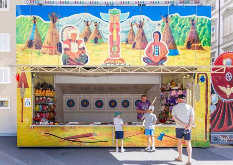 Pfeil und Bogenschießen Stand am Salzburger Rupertikirtag | © Christoph Haid