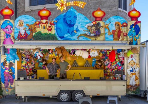 Dosenwerfen Stand am Salzburger Rupertikirtag | © Christoph Haid